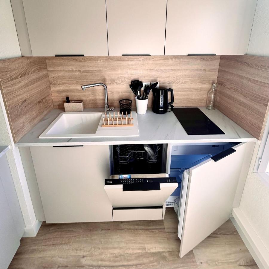 Ferienwohnung Modern 1 Bdr + Balcony + Free Parking + Ac + Pool L'Isle-d'Abeau Exterior foto
