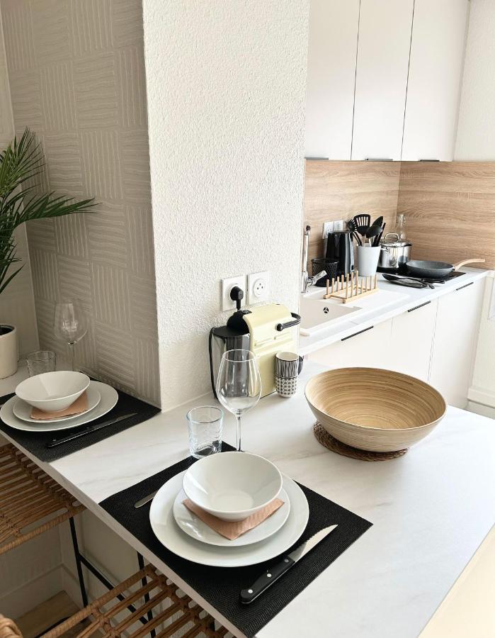 Ferienwohnung Modern 1 Bdr + Balcony + Free Parking + Ac + Pool L'Isle-d'Abeau Exterior foto